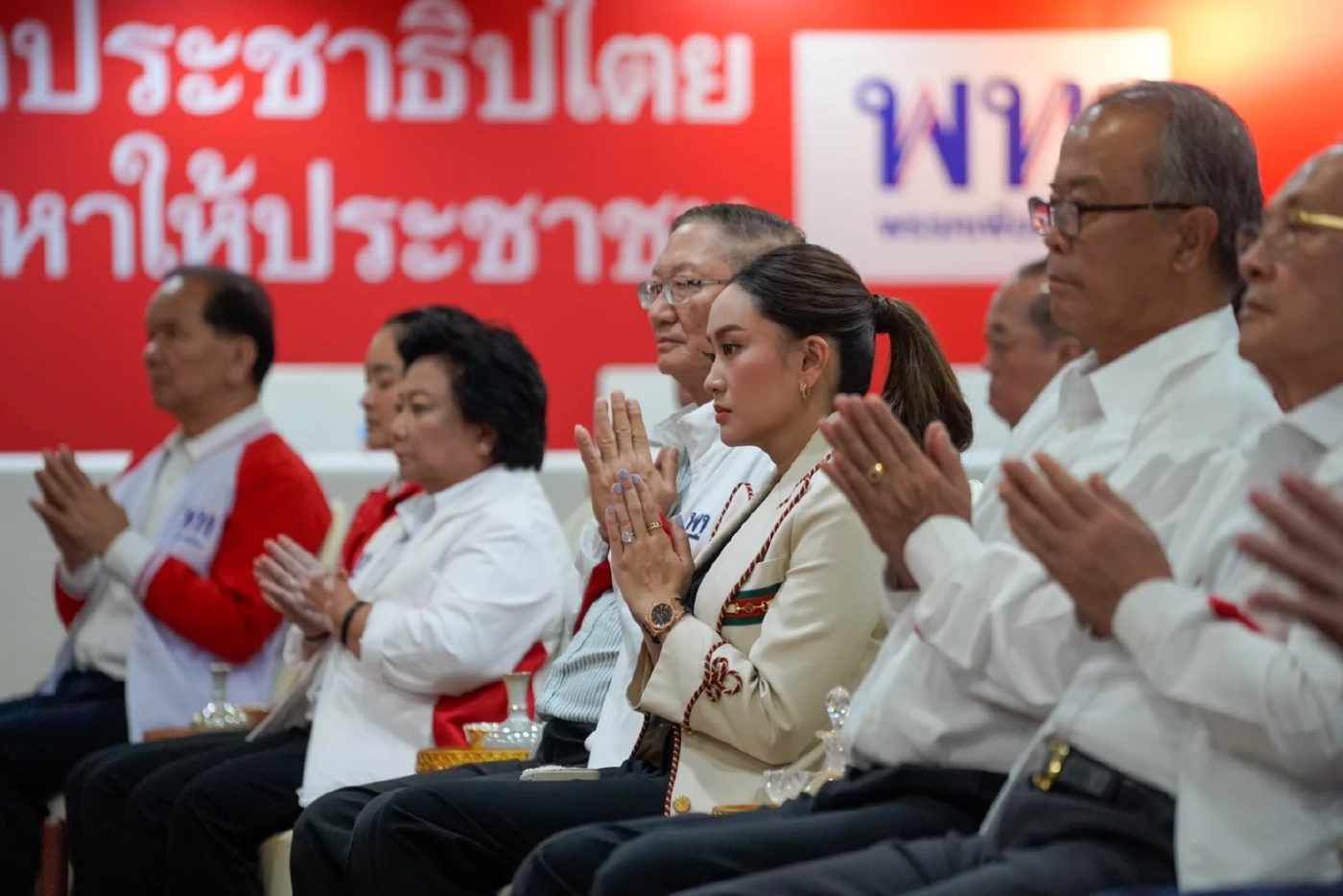 พรรคเพื่อไทย ทำบุญครบรอบ 16 ปี