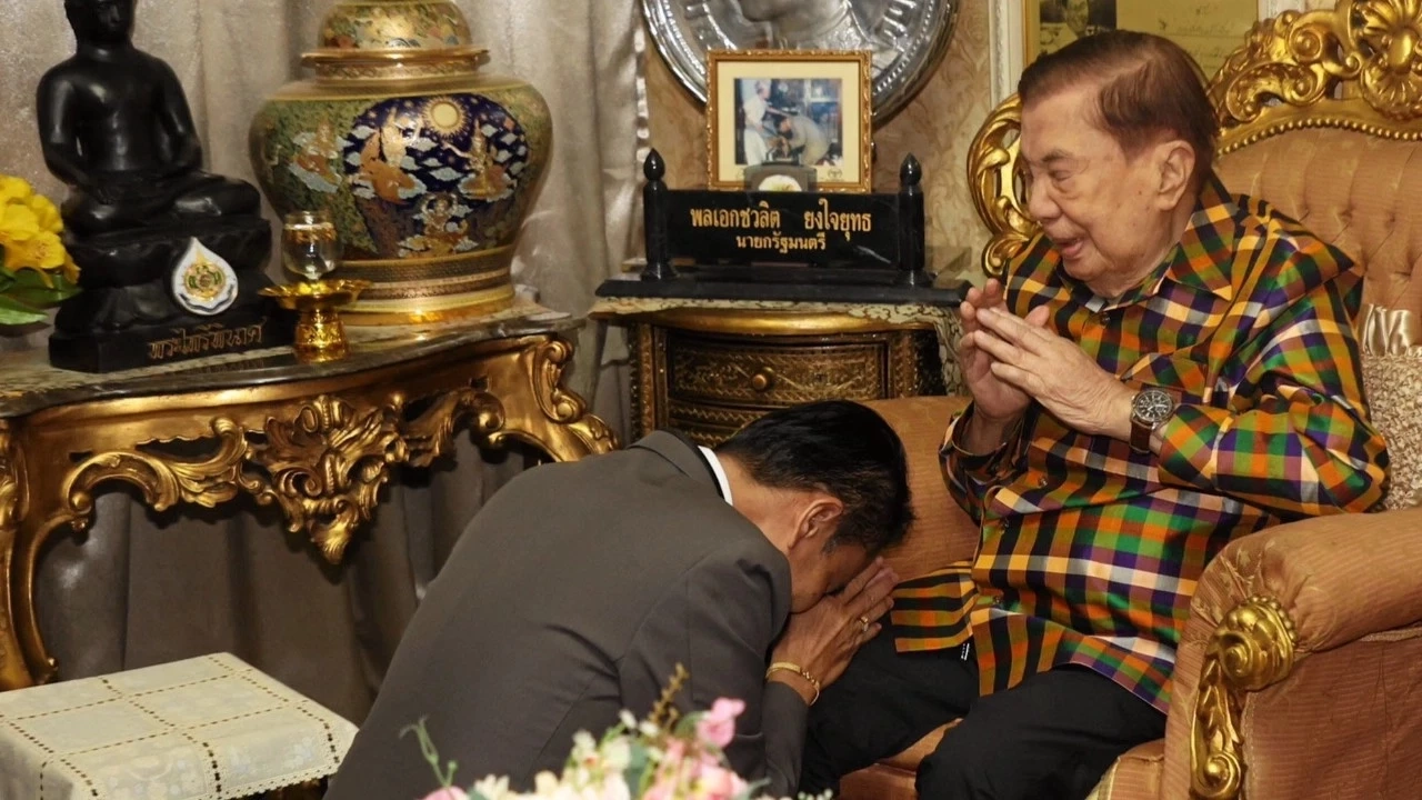  สุทิน คลังแสง รมว.กลาโหม นำคณะเข้าพบ พล.อ.ชวลิต ยงใจยุทธ อดีตนายกรัฐมนตรี  