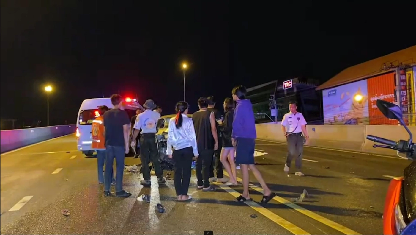 วีออส พุ่งชน จยย.สะพานพรพระร่วง เขตสายไหม ดับ 1 สาหัส 1