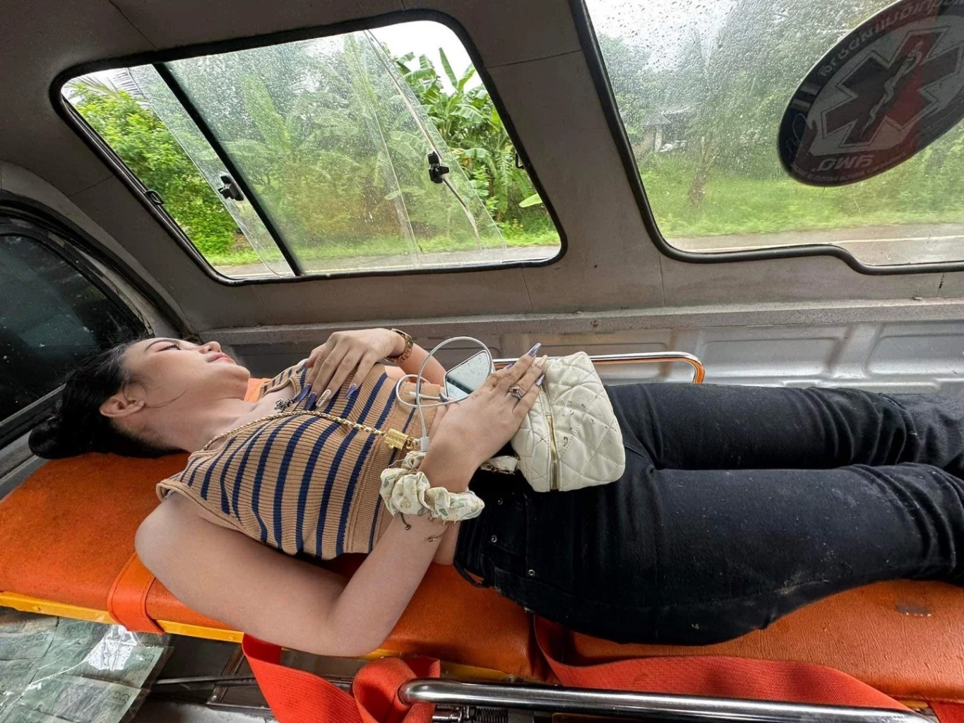 รู้จัก สาวสวยหัวใจไทย นางเอกหมอลำเพชรบ้านแพง "อ๋อมแอ๋ม" ละมัย แสงทอง  