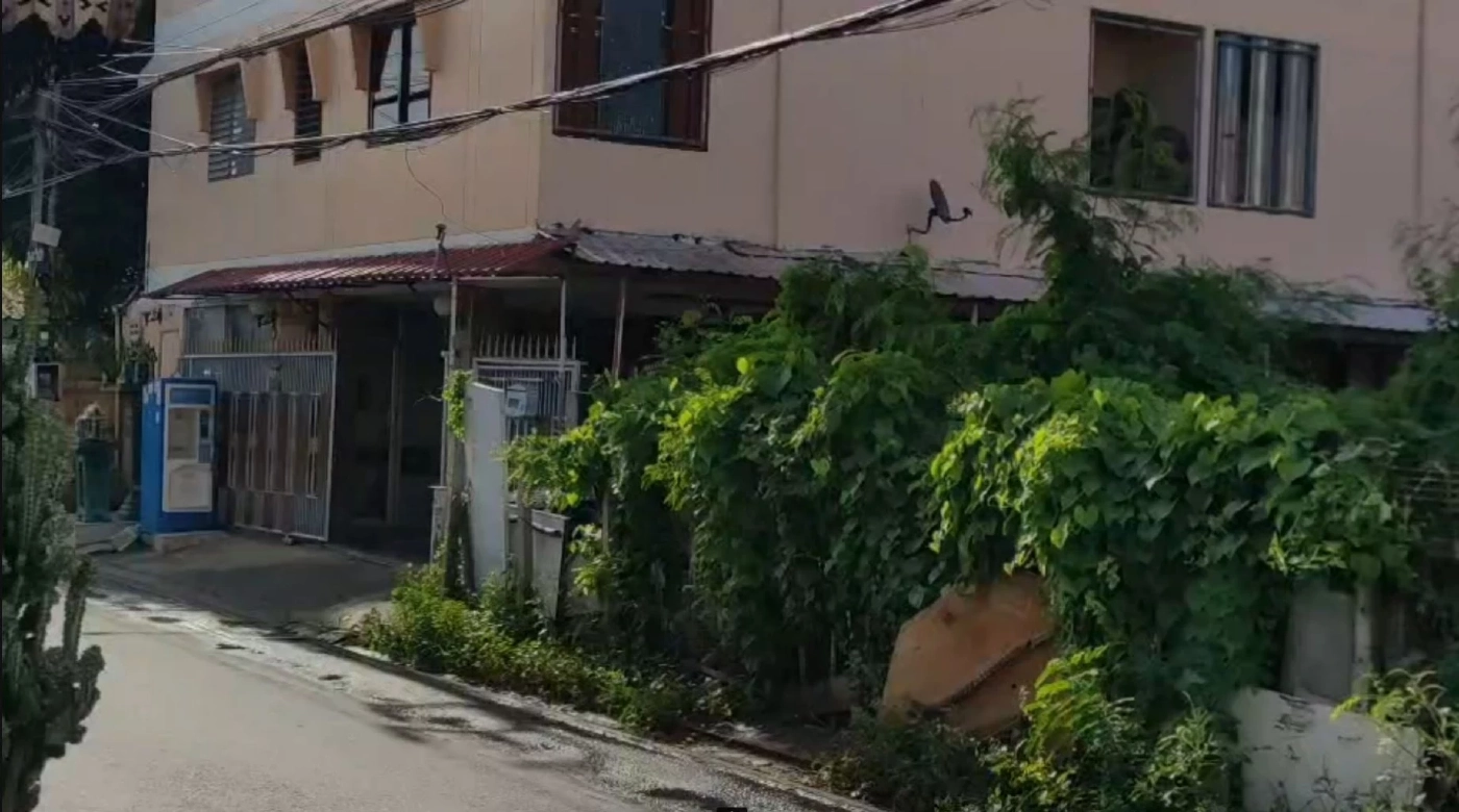 ชาวบ้านช็อก ไม่คิด “ไอ้เอ็ม” ทำร้ายลูกได้ลงคอ หลังตร.เข้าค้นห้องพัก พหลฯ 50