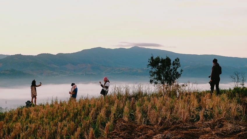 ชมความงามฟ้าหลังฝน ดูทะเลหมอก และพระอาทิตย์ขึ้น-ลับขอบฟ้าบนยอดภู จ.เลย (มีคลิป)