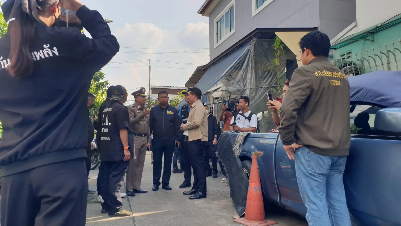 ตร.ลุยเก็บหลักฐานคดี "เอ็ม" พ่อโหดโบกปูนลูก