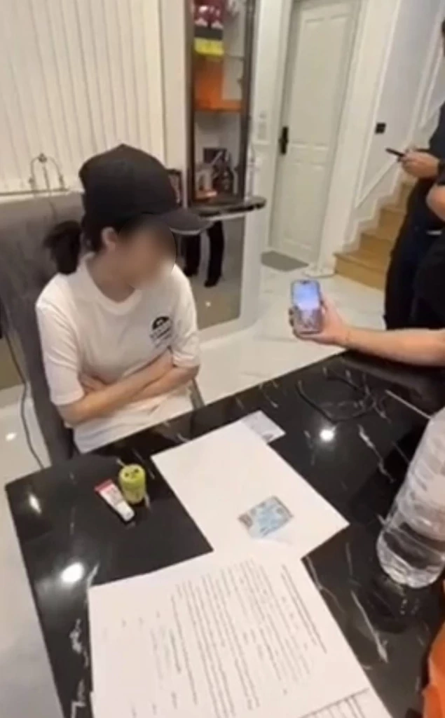 "มินนี่" บินออกนอกประเทศ เผยไปดูแลลูกที่ป่วย