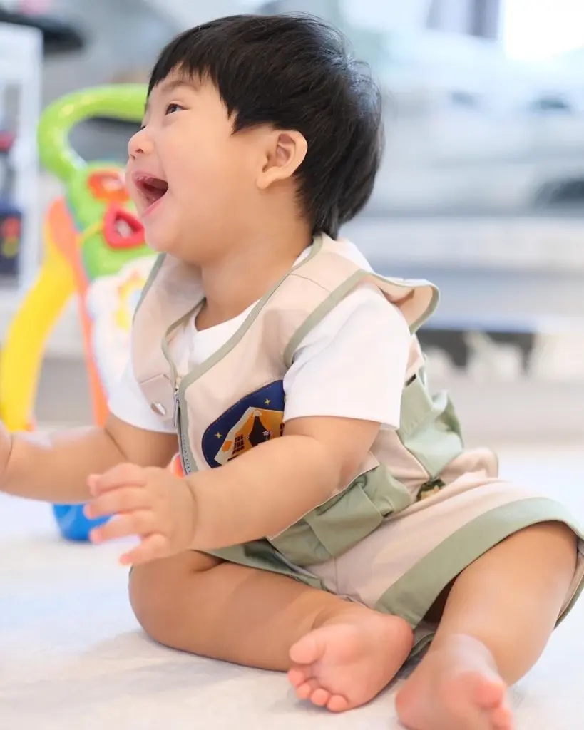 มัดรวมภาพ "น้องพีร์เจ" ขึ้นแท่นขวัญใจโซเชียลฮอตไม่แพ้ พ่อพุฒ-แม่จุ๋ย