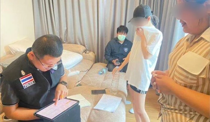 ภาพขณะตำรวจ PCT เข้าจับกุม มินนี่