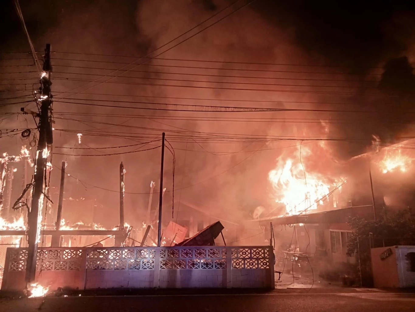 ไฟไหม้บ้านกลางดึกพบชายวัย 52 ปีถูกไฟคลอกเสียชีวิตในห้องนอน