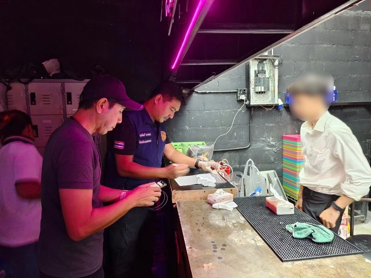 เปิดปฏิบัติการ "พญางำเมือง" บุกทลายคาราโอเกะ จ.พะเยา แอบแฝงค้าประเวณีเด็ก