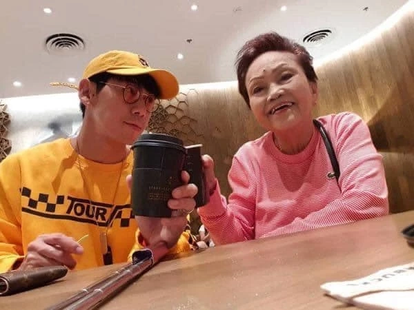 "ดีเจเพชรจ้า" แจ้งข่าวเศร้าสูญเสีย "คุณแม่" คนสำคัญที่สุดในชีวิต