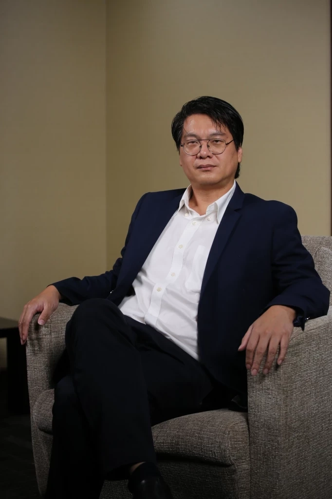 ดร.สติธร ธนานิธิโชติ ผู้อำนวยการสำนักนวัตกรรมเพื่อประชาธิปไตย สถาบันพระปกเกล้า