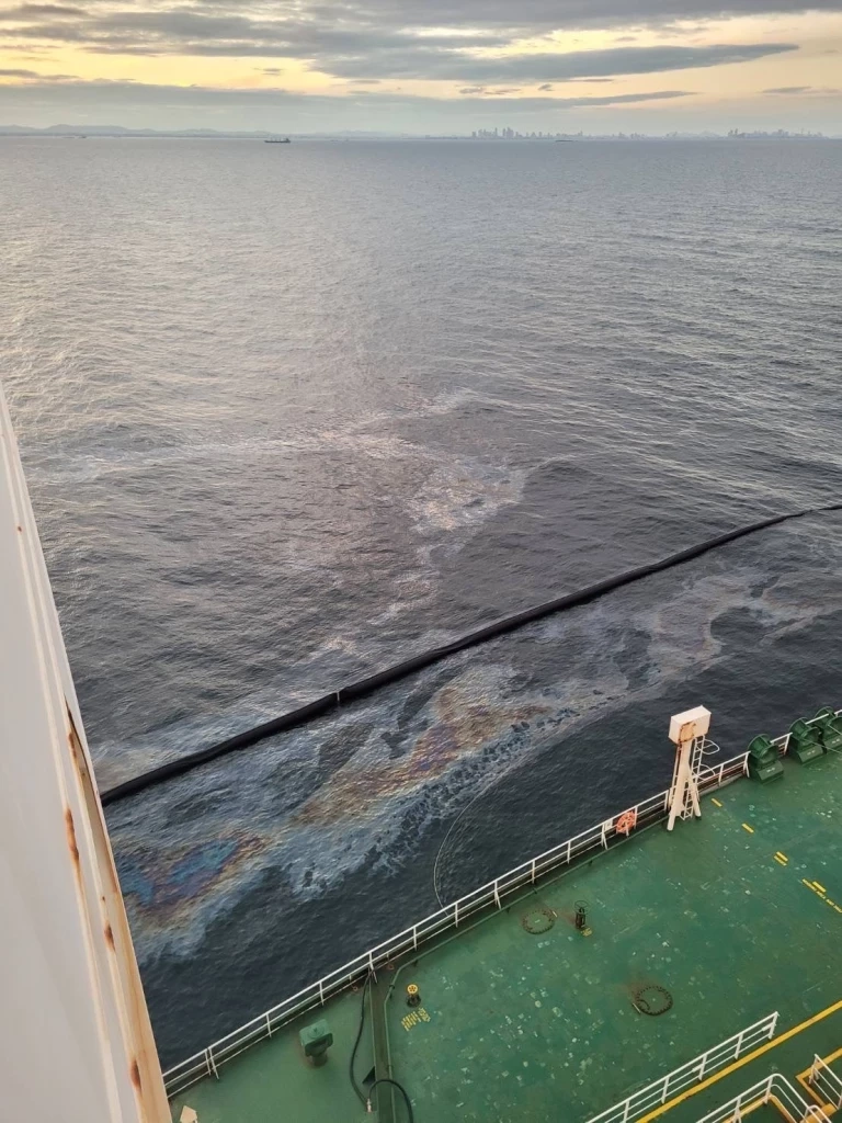 เจ้าของฟาร์มหอยนางรม หวั่นได้รับผลกระทบน้ำมันดิบรั่วลงทะเล