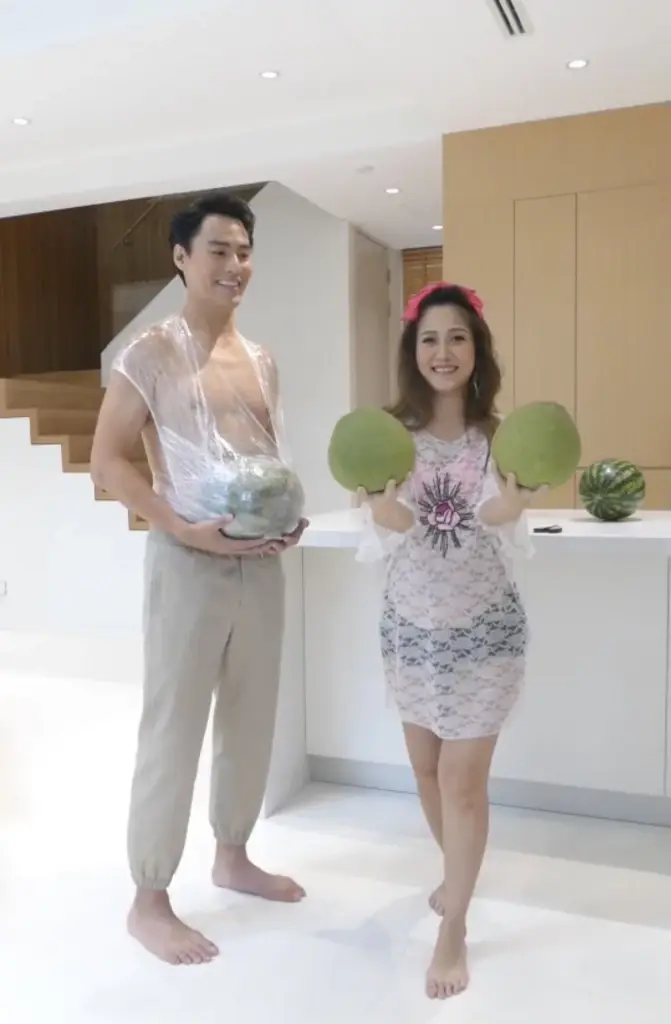 โมเมนต์น่ารัก นาวิน ต้าร์ สวมบทคุณแม่ อุ้มท้องแทนเมีย 