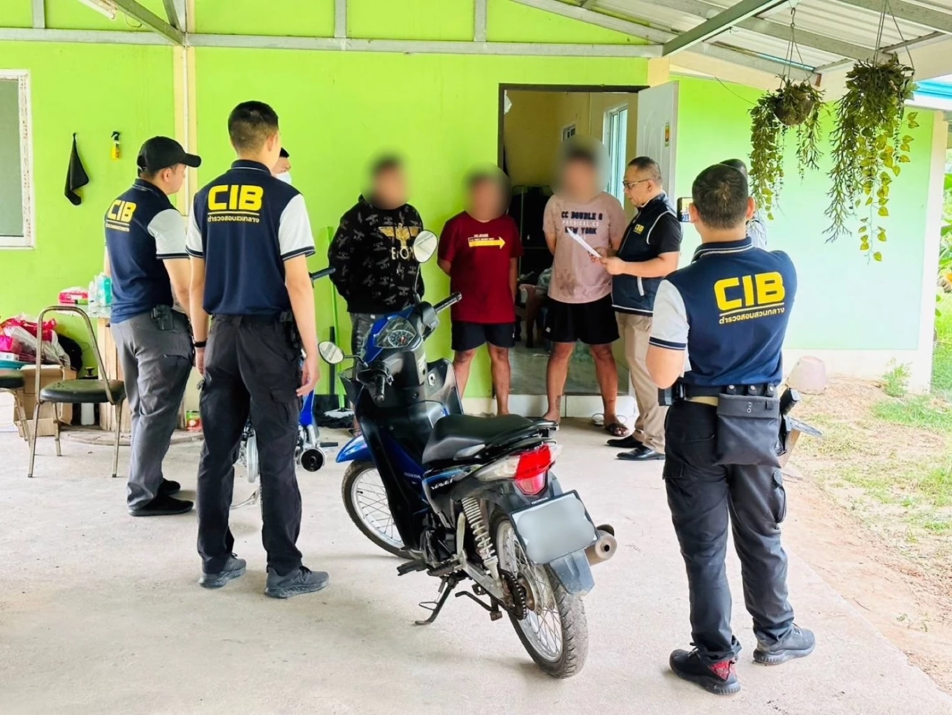 รวบ 3 หนุ่ม "สตาร์ทอัพ" ตั้งแก๊งปล่อยกู้ดอกเบี้ยโหด โปรยนามบัตรเกลื่อนเมือง