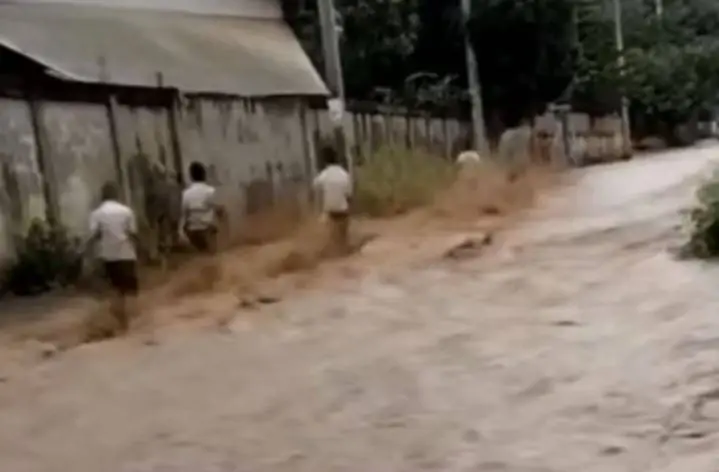 น้ำป่าดอยอินทนนท์ทะลัก ท่วมบ้านเรือน หลังฝนตกหนักต่อเนื่อง