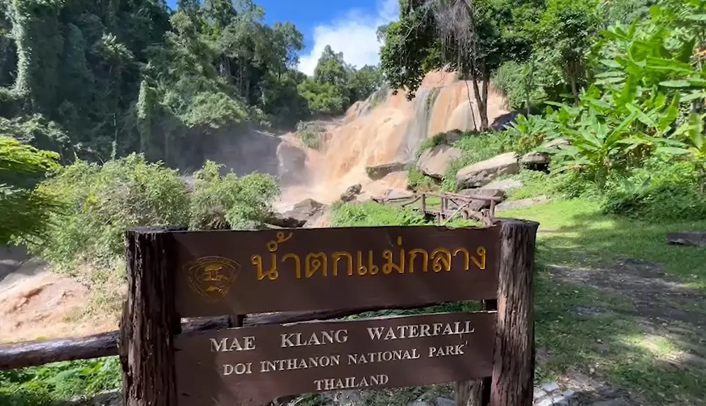 ฝนถล่มดอยอินทนนท์ น้ำป่าทะลัก "น้ำตกแม่กลาง" เตือน 2 ชุมชนเฝ้าระวัง