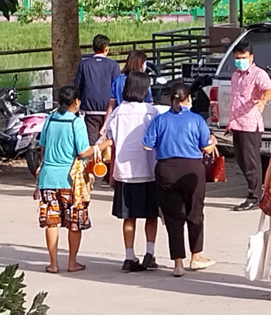 เด็ก ม.1 บอกพบทารกถูกทิ้ง อุ้มไปให้ครูช่วยเหลือ สุดท้ายโอละพ่อ!