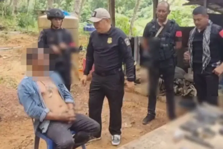 รวบมือปืนรับจ้าง ในบัญชีดำลำดับ 186 กบดานกลางป่าสวนยาง
