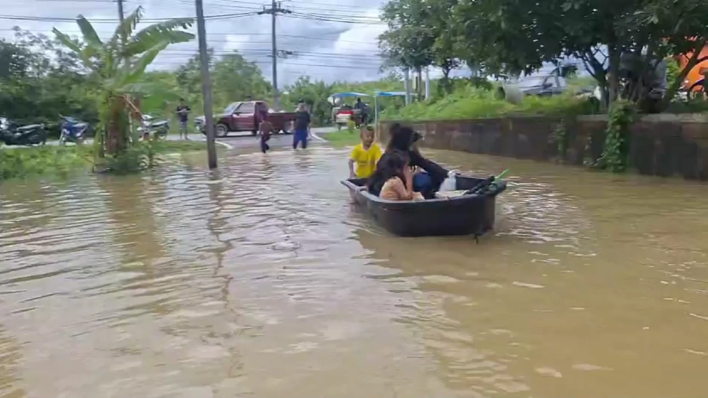 อ.ละงู สตูล ยังอ่วม น้ำท่วม 5 ตำบล น้ำทะเลหนุน สั่งปิดโรงเรียนไม่มีกำหนด