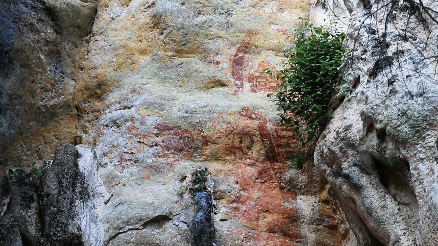 ชมภาพเขียนสีโบราณอายุ 5 พันปี และคำปริศนาลายแทงขุมทรัพย์ บนหน้าผาเขาพระอาดเฒ่า