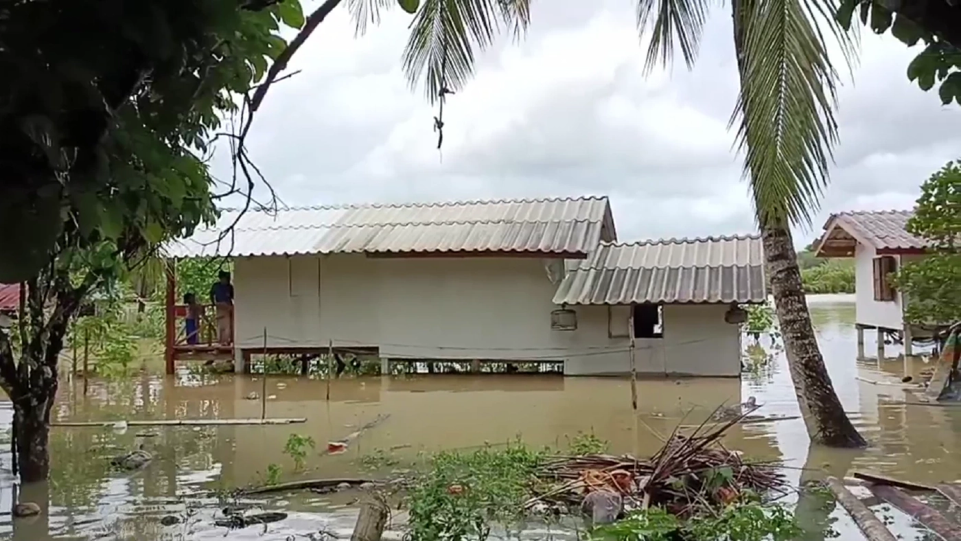 อ.ละงู สตูล ยังอ่วม น้ำท่วม 5 ตำบล น้ำทะเลหนุน สั่งปิดโรงเรียนไม่มีกำหนด