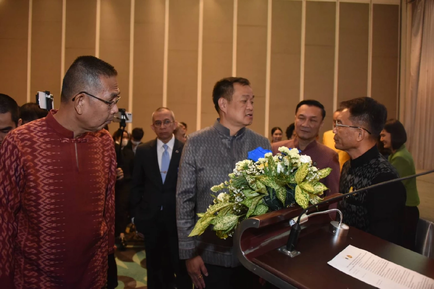 มท.1 สั่งผู้ว่าฯขึ้นบัญชีดำผู้นำท้องถิ่นเกเร หลังเกิดเหตุสลดที่นครปฐม