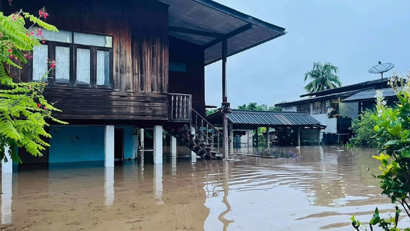 ฝนถล่มหนัก "น้ำป่าดอยอินทนนท์" ไหลทะลักท่วมบ้าน ปชช. ใน อ.จอมทอง (มีคลิป)