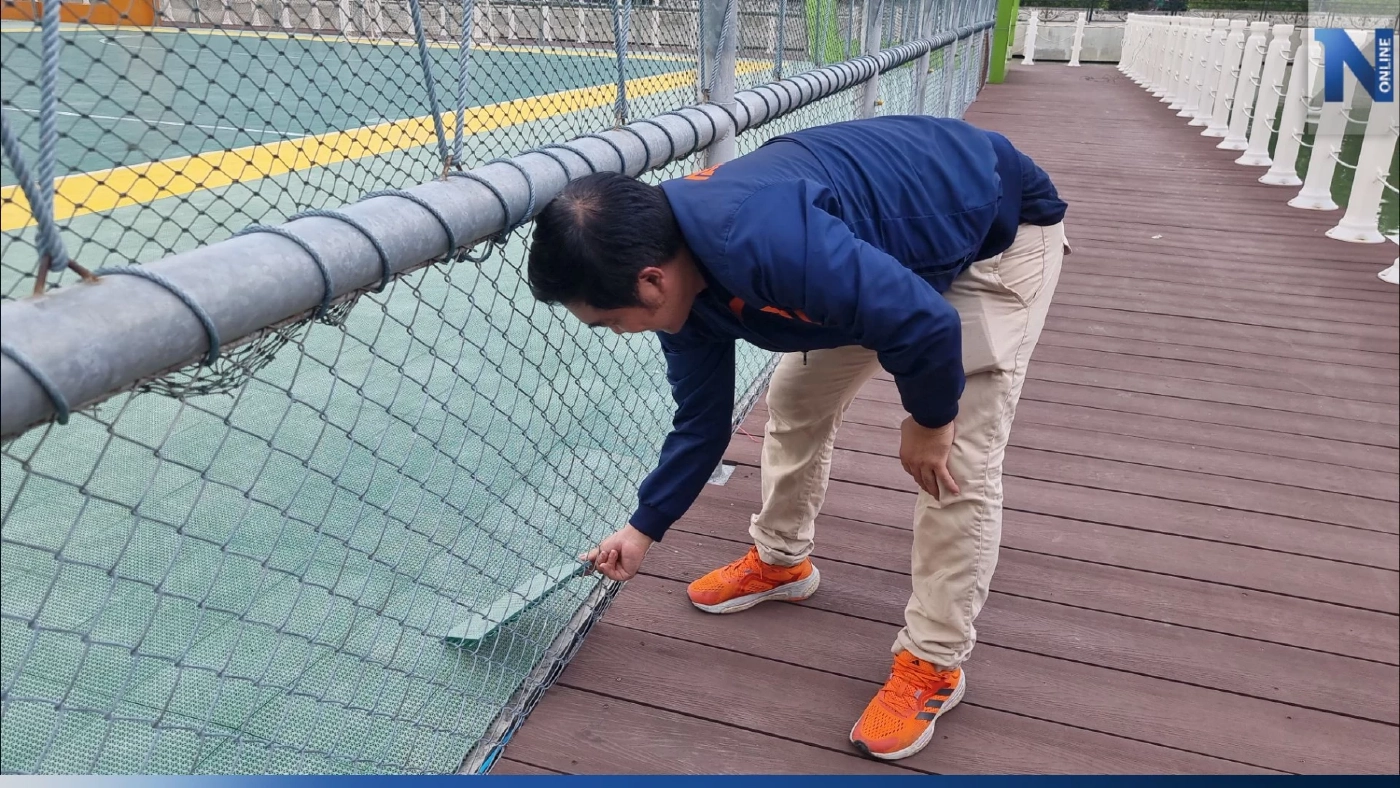 2 ส.ส.ก้าวไกล ลุยตรวจสอบสนามฟุตซอลลอยน้ำ 60 ล้านบาท พร้อมนำอภิปรายในสภาฯ