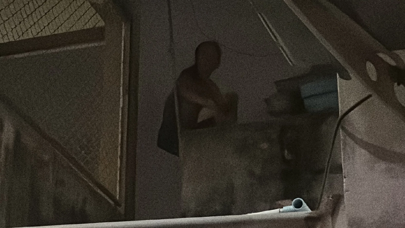 หนุ่มคลั่งขโมยตัดกัญชา ชักมีดจะแทงเมียท้อง 8 เดือนที่มาพบ ผัวขวางถูกแทงดับ