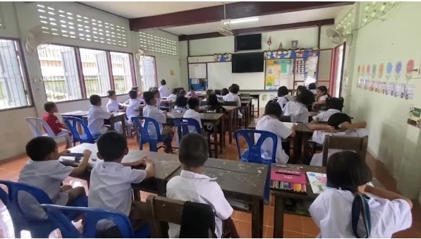 "ก้าวไกล" เตรียมตั้งกระทู้ สามเณร "ไร้สัญชาติ" เรียนในสังกัด สพฐ. ได้หรือไม่