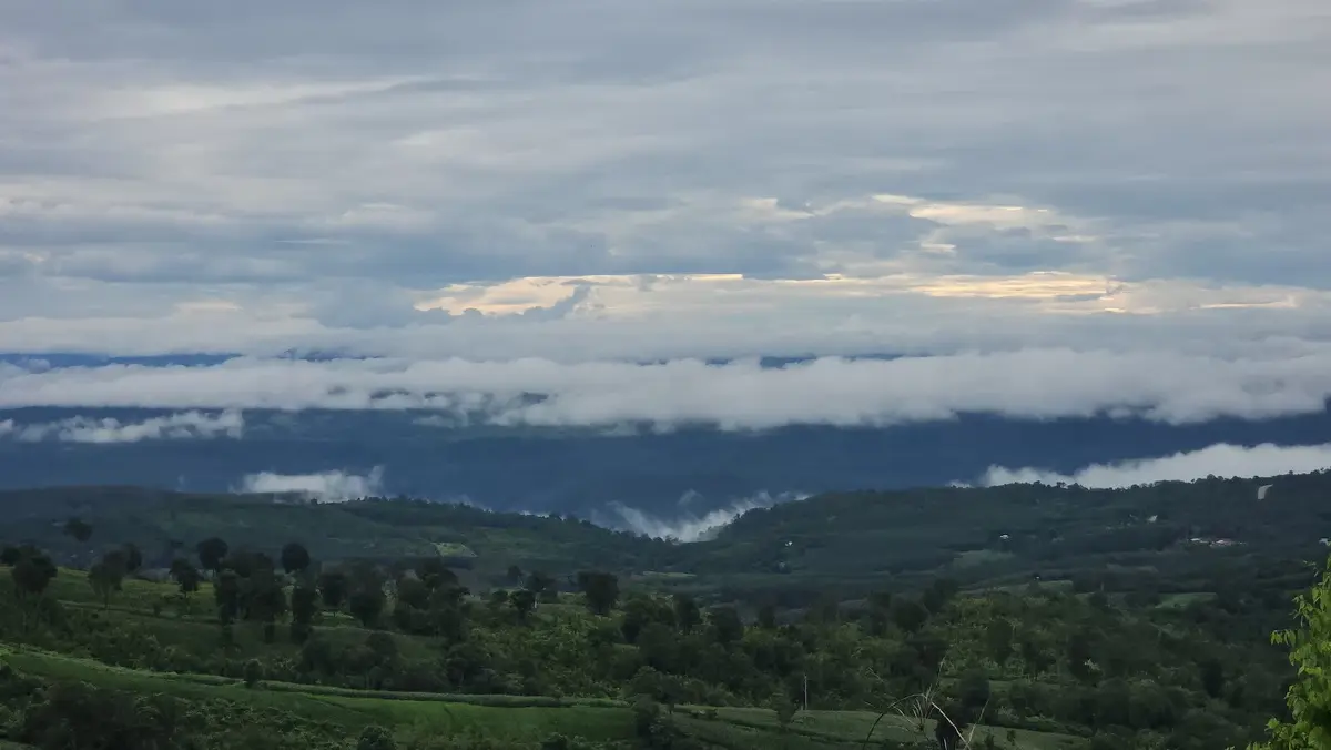 ชมทะเลหมอก สัมผัสอากาศเย็น หลังฝนตก ที่ภูค้อน้อย-ภูเก้าง้อม จ.เลย