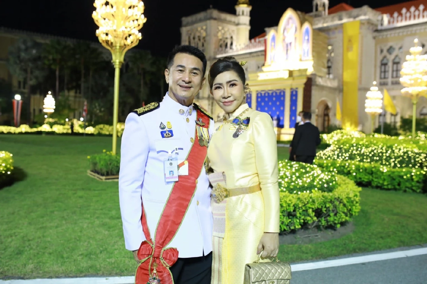 รู้จัก ‘พญ.นวลสกุล บํารุงพงษ์’ ภรรยาคนสวยนพ.ชลน่าน ที่ปรึกษา รมว.สาธารณสุข