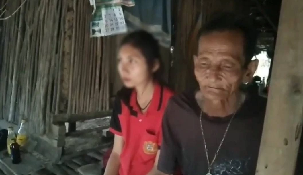 สุดรันทด! นักเรียนวัย 16 ปี ต้องดูแลพ่อป่วยหนัก อาศัยเพิงพักริมทะเลซุกหัวนอน