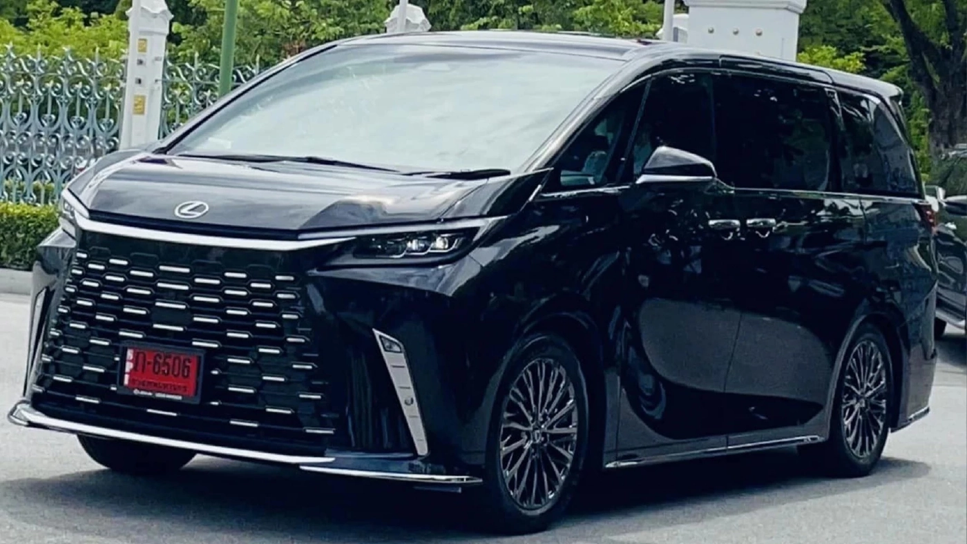 Lexus LM 350h Executive 4 ที่นั่ง 7,590,000 บาท