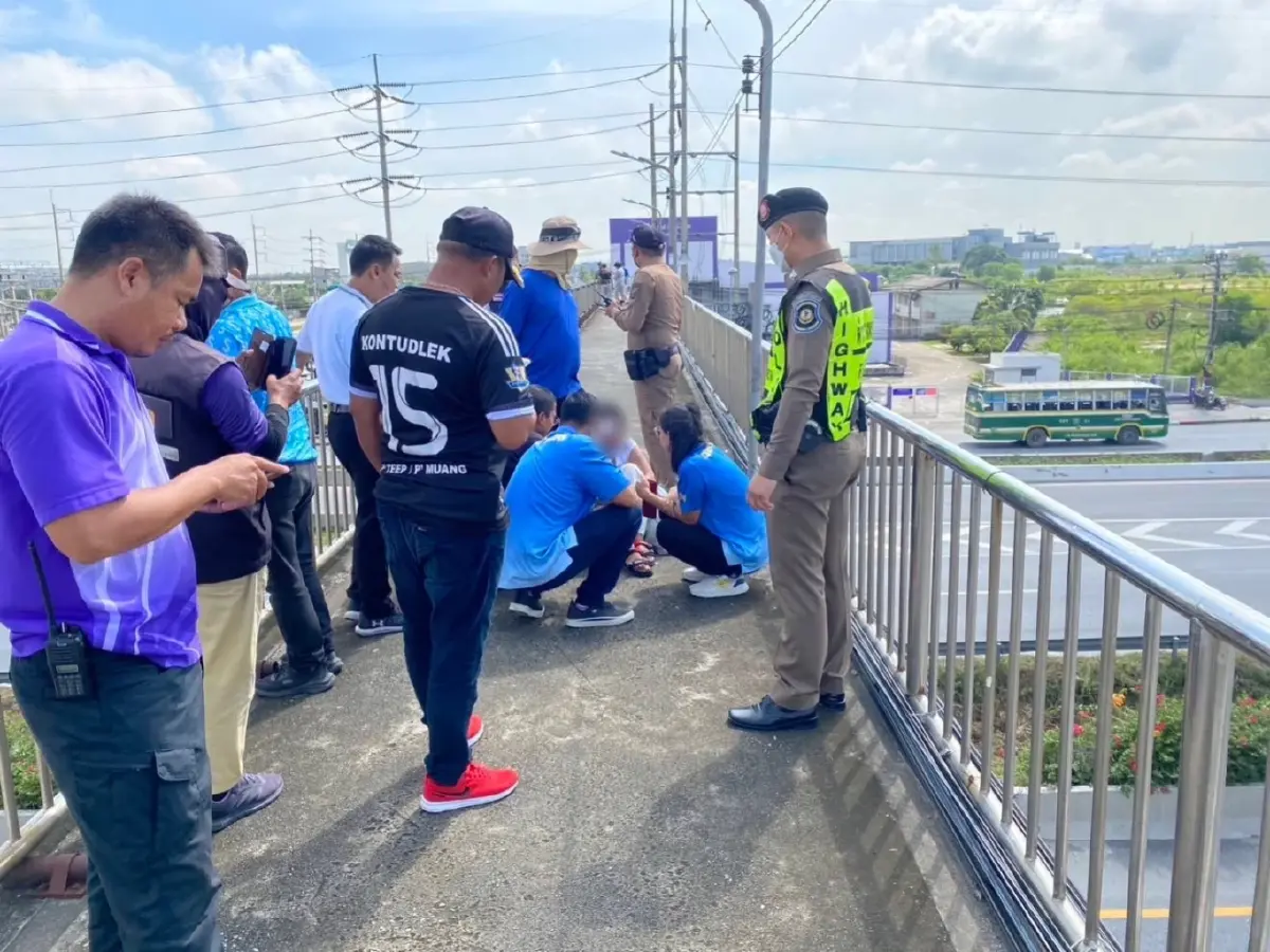 สาวเครียด พยายามโดดสะพานลอย บูรพาวิถี ย่านคลองตำหรุ(มีคลิป)