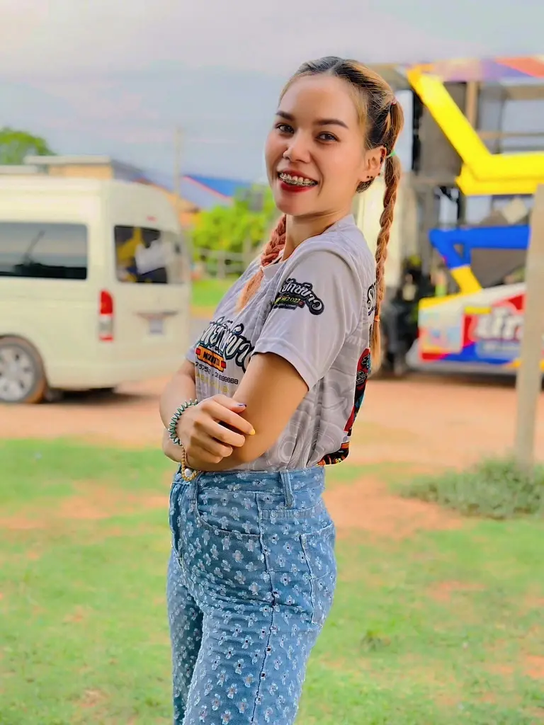 กระบะชนประสานงารถบรรทุก "น้องเบียร์" นักร้องดังวงรถแห่ เสียชีวิต
