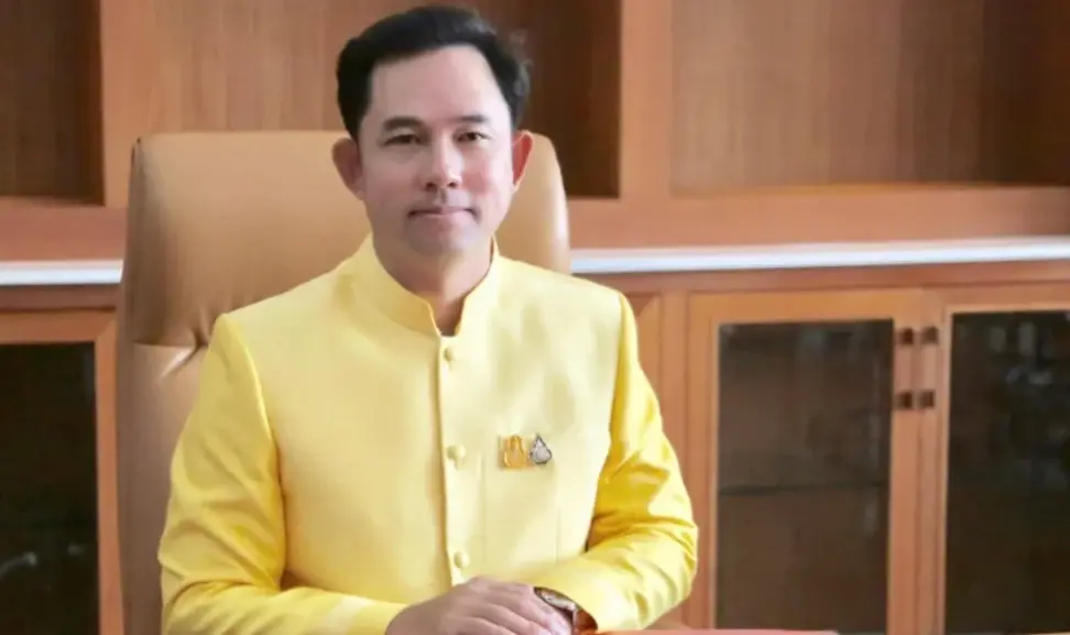 นายอิทธิพล คุณปลื้ม อดีตรัฐมนตรีว่าการกระทรวงวัฒนธรรม 