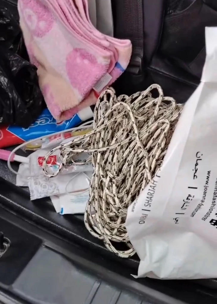 ตำรวจตามรวบหนุ่มจีนจับสาวร่วมชาติ มัดมือมัดเท้า พาขึ้นรถเก๋ง กลางกรุง