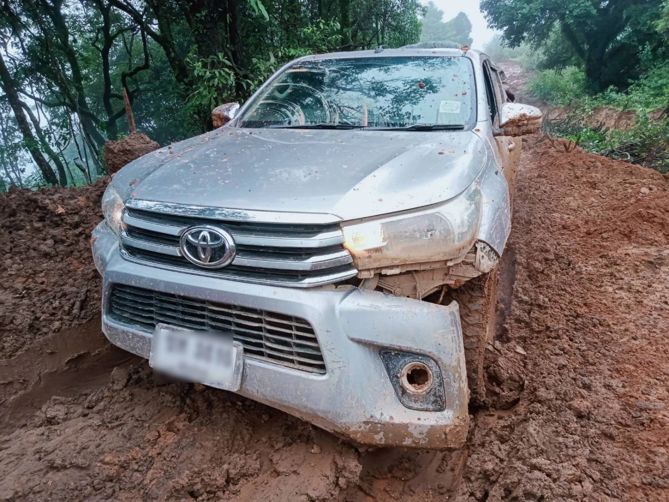 แห่ชื่นชม หมออนามัยเชียงใหม่ บุกป่าลุยเขา ฝ่าถนนดินโคลน ไปเยี่ยมชาวบ้าน