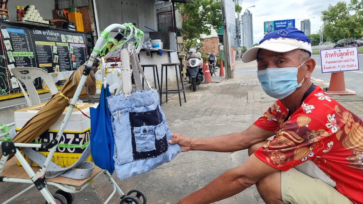 ช่วยลุงตาบอด สู้ชีวิต เร่ขายไอศกรีมได้วันละ 100 บาท