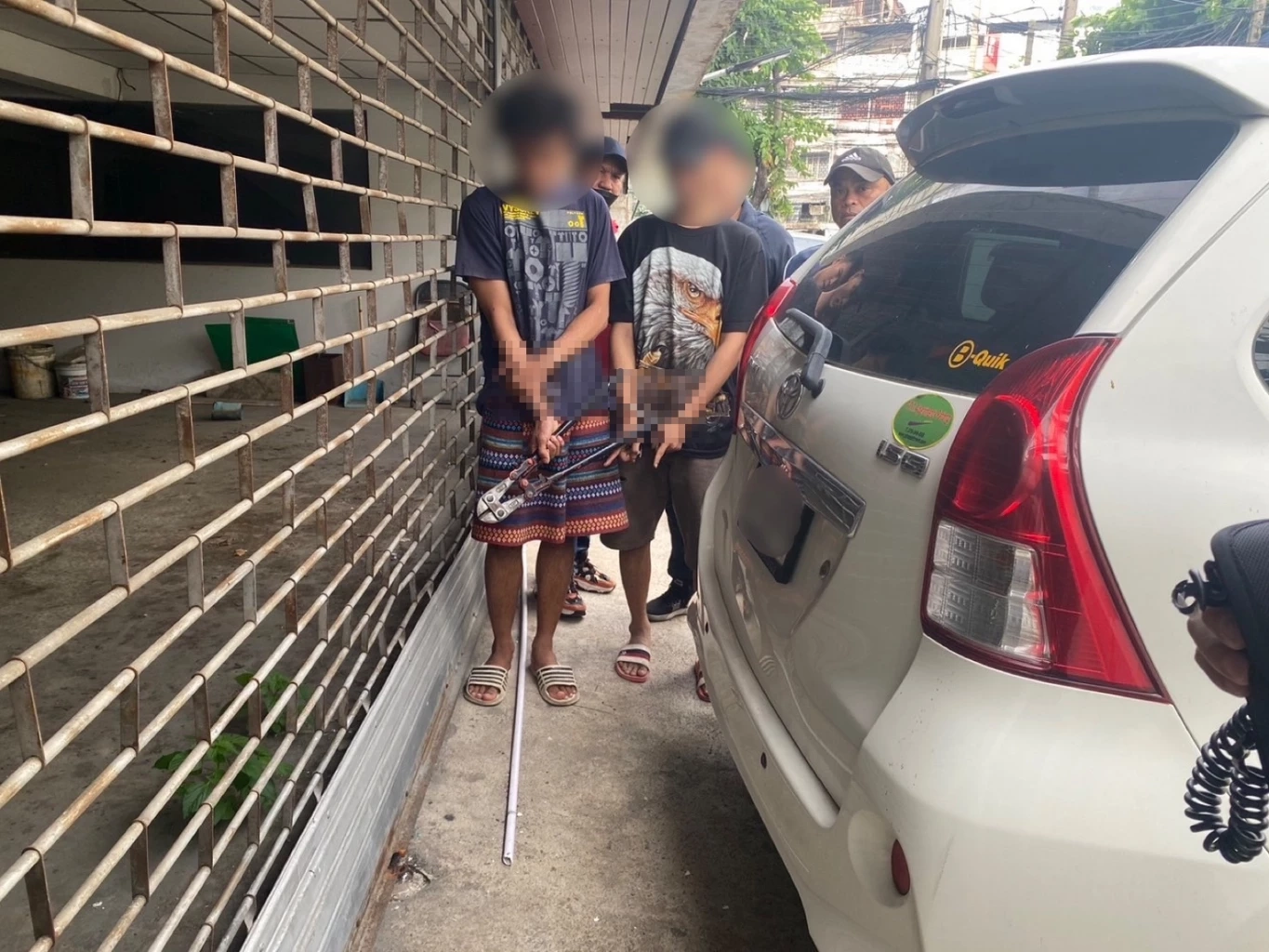 รวบ 2 สมาชิกแก๊งตีนแมว ตระเวนตัดสายไฟ-ป้ายโฆษณา ทั่วกรุงฯ