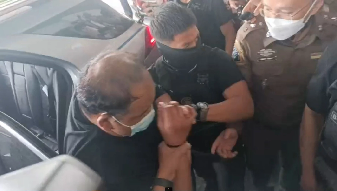 นายประวีณ จันทร์คล้าย ถูกควบคุมตัวมาเพื่อสอบปากคำที่กองปราบ