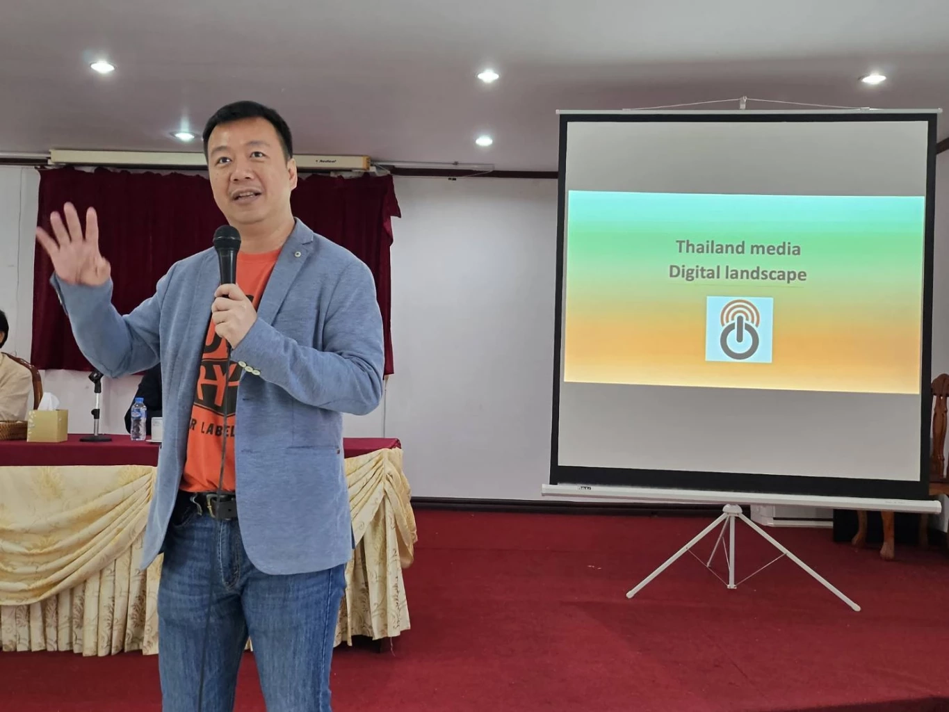 สมาคมผู้ผลิตข่าวออนไลน์ ผนึกกำลังสมาคมนักข่าวลาว จัดประชุมพัฒนาสื่อดิจิทัลลาว