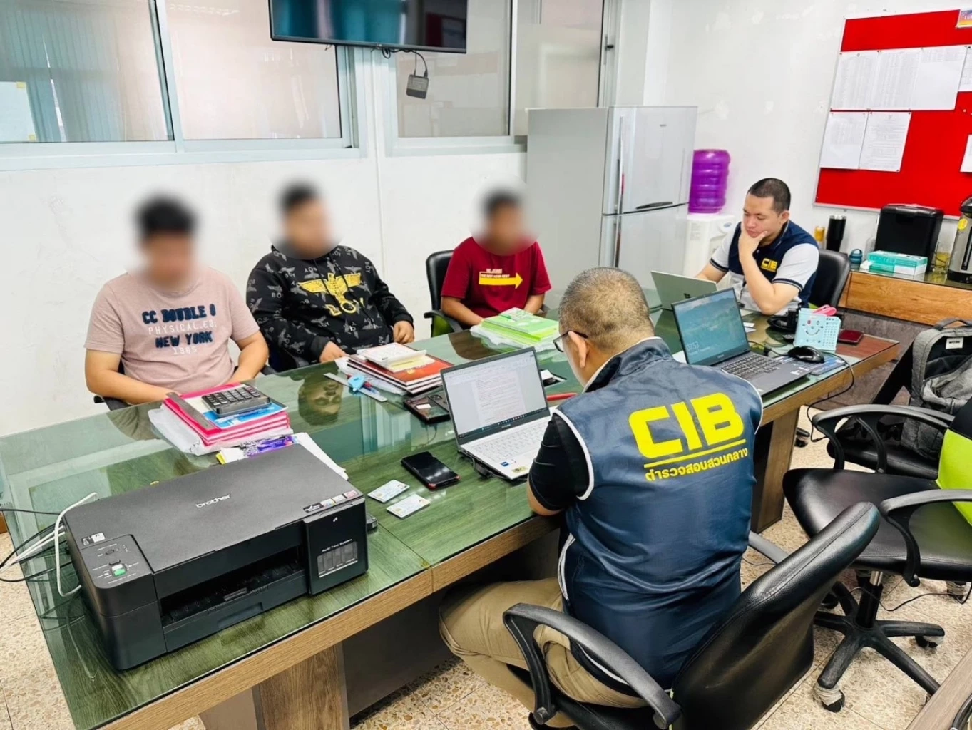 รวบ 3 หนุ่ม "สตาร์ทอัพ" ตั้งแก๊งปล่อยกู้ดอกเบี้ยโหด โปรยนามบัตรเกลื่อนเมือง