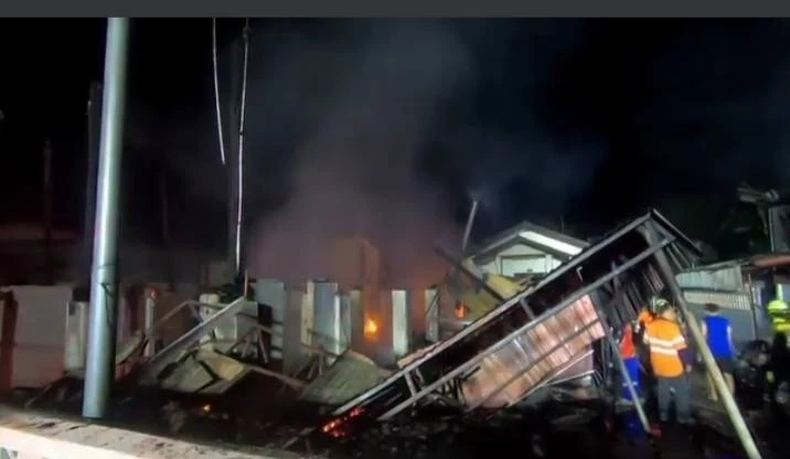 ไฟไหม้บ้านกลางดึกพบชายวัย 52 ปีถูกไฟคลอกเสียชีวิตในห้องนอน