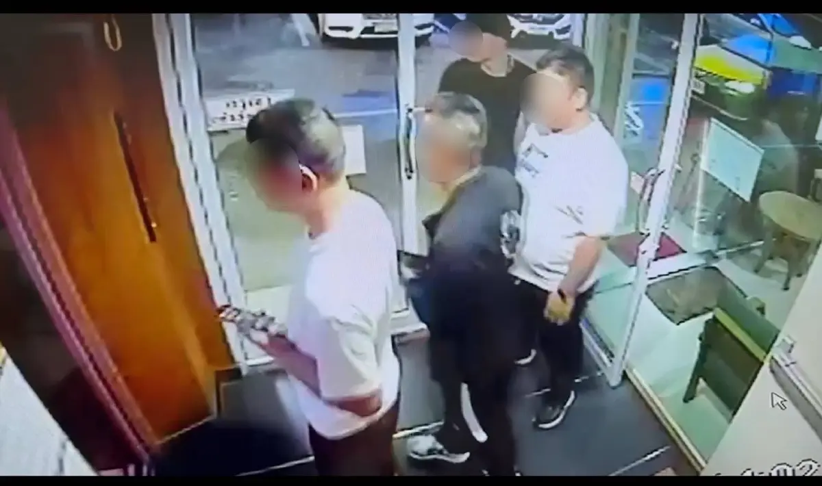 รวบ “แก๊งคนจีน”ใช้ปืนปล้นทรัพย์ชาติเดียวกัน ย่านห้วยขวาง