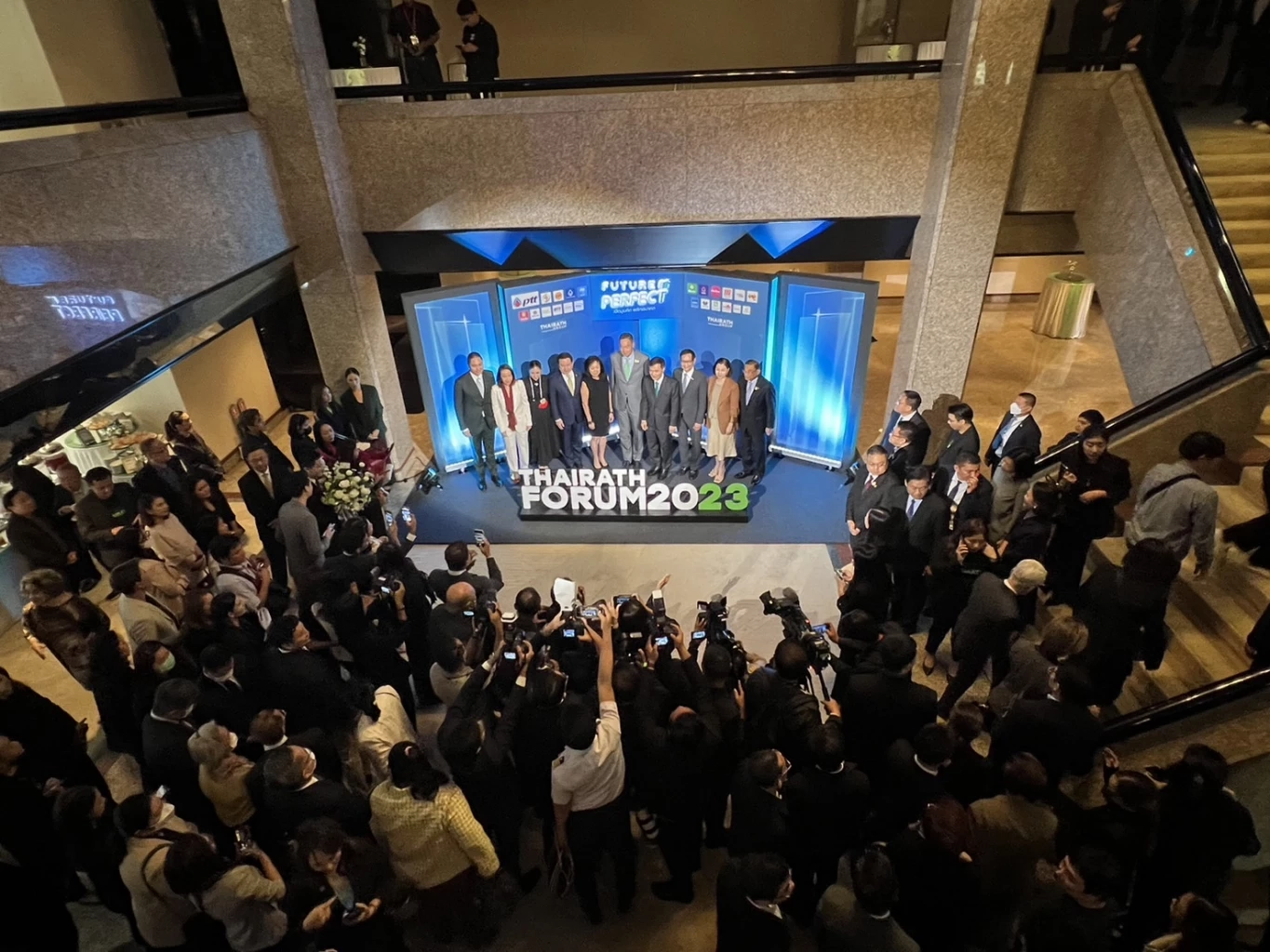 "นายกฯ" เปิดหมดเปลือก ตั้งแต่ตั้งรัฐบาลสลายขั้ว ทำไมไหว้สวย ทุกคำตอบที่นี่