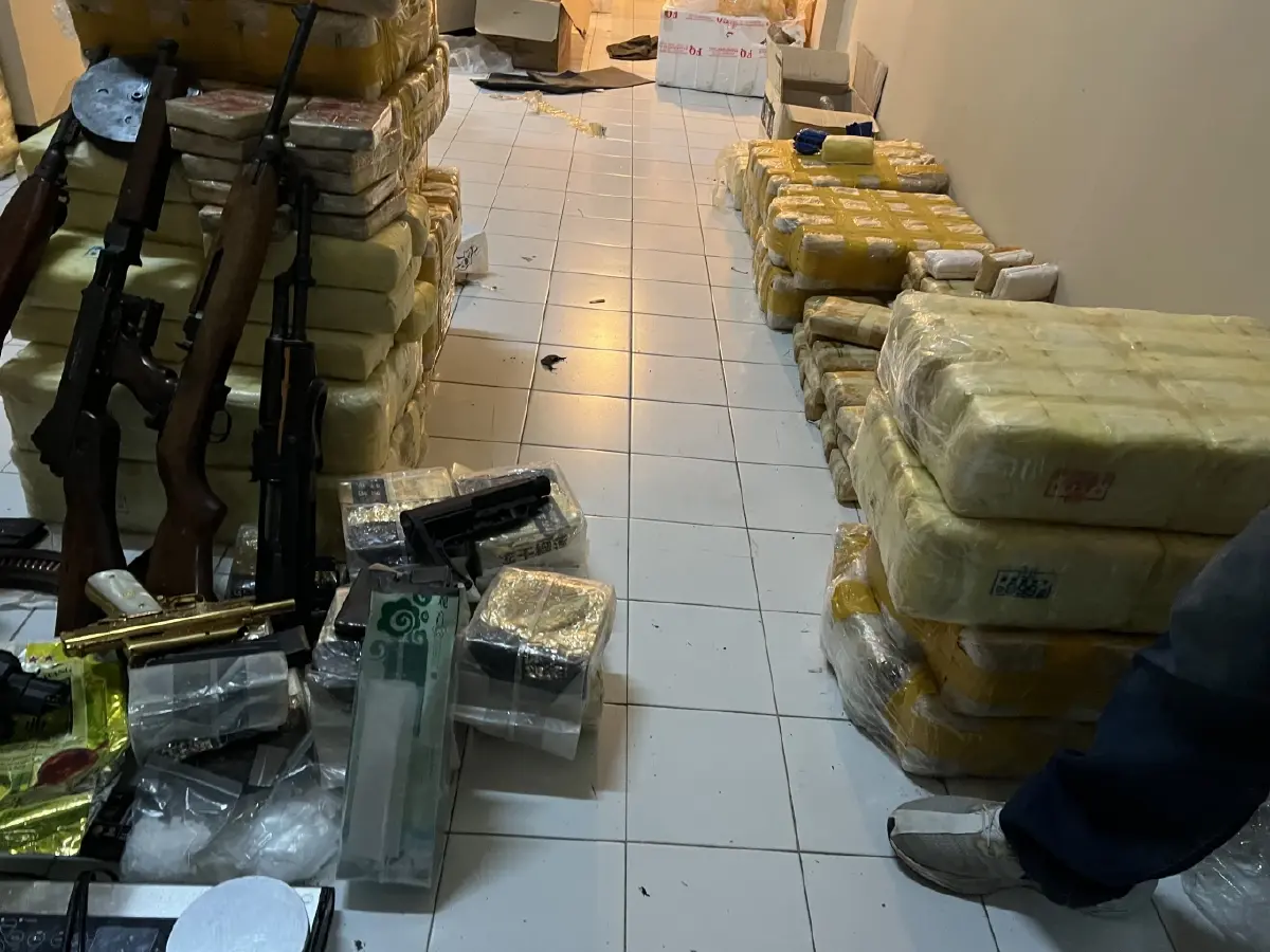 สืบภาค 2 ขยายผลยึดยาบ้า 3 ล้านเม็ด พร้อมอาวุธสงคราม ส่วนคนร้ายไหวตัวหลบหนี