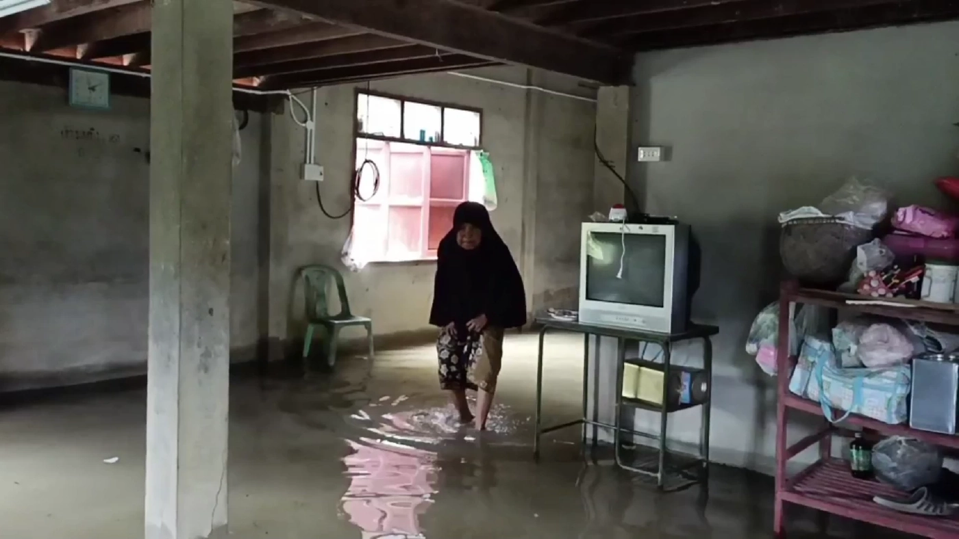 อ.ละงู สตูล ยังอ่วม น้ำท่วม 5 ตำบล น้ำทะเลหนุน สั่งปิดโรงเรียนไม่มีกำหนด