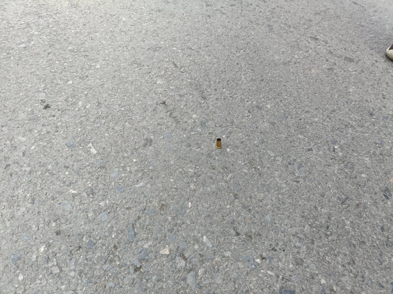 2 กู้ภัย เปิดศึกแย่งคนเจ็บ ยิงปืนลงพื้น ปลอกกระสุนโดนอีกฝ่ายบาดเจ็บ