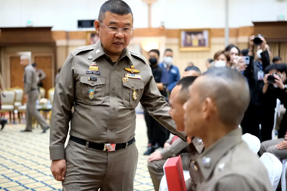 ผบ.ตร.มอบรางวัลให้กับตำรวจที่จัดการหนี้สิน-การเงินดี